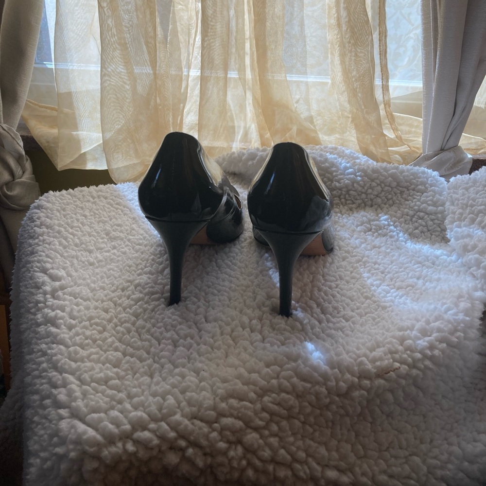 Black leather Stillettos!